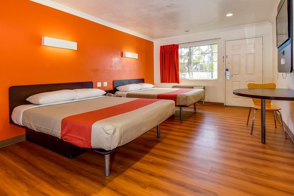 Motel 6 Garden Grove Exterior photo